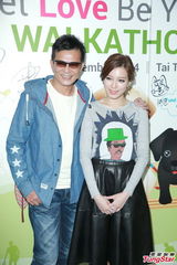 组图：黄日华为妻筹药费传闻澄清保险公司负责