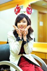 组图：韩星崔始源吴智恩等发自拍照庆祝圣诞