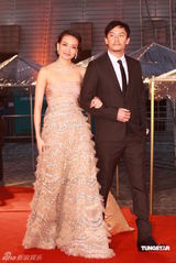 幻灯：香港金像奖红毯 舒淇张震不惧绯闻携手出席