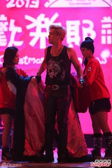 组图：罗志祥穿皮草露肩夜唱 歌迷嫌穿太多