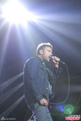 组图：英国乐队BLUR香港开唱 陈奕迅夫妇现身