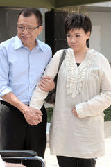 组图：伍咏薇新剧要大打出手 与商天娥抢男主角 