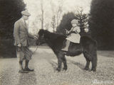组图：伊丽莎白二世罕见儿时照曝光 优雅骑小马