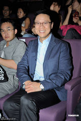 组图：卓韵芝栋笃笑获陈志云捧场 郑伊健登台开讲