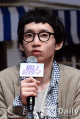 组图：《美娜文具店》崔江熙携奉太奎忆童年