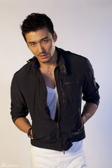 高清图：胡兵2010最新春夏写真 DFS挑选大牌新品