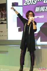 组图：周笔畅挑战小清新 自曝偏爱大叔型男人