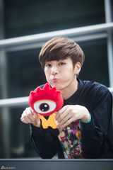 高清组图：独家对话韩国摇滚花美男鲁敏宇