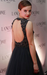 组图：艾玛-沃特森性感现身香港