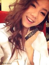 组图：美少女爱自拍！邓紫棋海量生活美照曝光