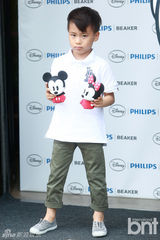 组图：童星尹厚安利焕等亮相童装展可爱卖萌