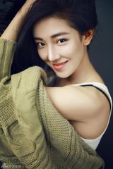 组图：菅韧姿慵懒写真 清新调皮演绎性感女人