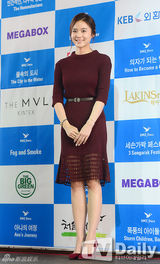 组图：韩星高娜恩任宣传大使 长裙显优雅