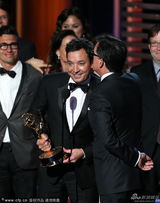 组图：《扣扣熊播报》获艾美奖最佳综艺节目奖