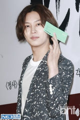 组图：金泰熙等捧场宋承宪新片 希澈咬票四次元