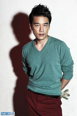 组图：王耀庆简约英伦风大片悠游自在