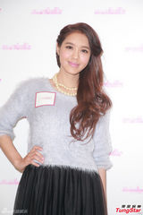 组图：官恩娜喜当设计师 称不会闪婚