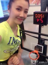 组图：央视美女主播穿谁球衣谁输被称乌贼