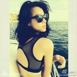 组图：胡杏儿罕晒比基尼性感照 妖娆迷人