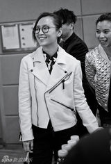 组图：周笔畅与韩团Epik High合作新歌