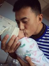 盘点：娱乐圈生孩热！他们都是这样报喜的！