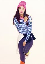 组图：韩星闵孝琳拍写真 大秀完美身材