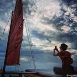 组图：天后海边练瑜伽？王菲晒和李嫣海边美照