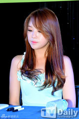组图：Girls day签名会 敏雅恋爱公开后首露面