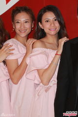 组图：郑希怡大婚热吻老公 欲为阿娇牵红线