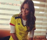 组图：哥伦比亚美艳记者抢镜 被评为世界杯女神