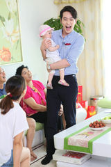 组图：《如果爱》“情侣”柳岩黄灿盛(2PM)见家长