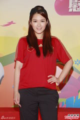 组图：苟芸慧否认新恋情 称只是同事