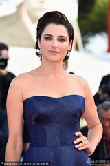 组图：威尼斯开幕红毯 女星路易莎-拉涅利现身