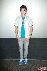 组图：《等一个人咖啡》两主角现身香港谢票