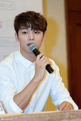 独家：CNBLUE上海强势开唱 摇滚美男笑容暖