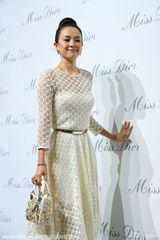 组图：女神齐聚上海!波特曼迷人章子怡网裙透视