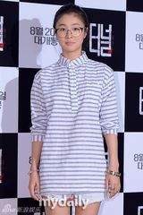 组图：韩星郑柔美出席首映 下衣失踪秀性感