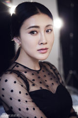 组图：张译木时尚大片 嫣然笑意尽展优雅