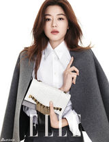 组图：韩星全智贤拍写真 浓眉显气场强大