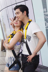 组图：柳岩黄灿盛(2PM)高空约会 无惧危险呐喊告白