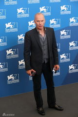 组图：《鸟人》亮相威尼斯 诺顿石头姐俏皮搞怪