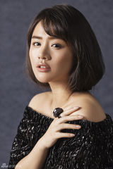 组图：马思纯复古写真变熟女 小露香肩添性感