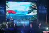 组图：韩国组合SHINee花衫开唱 台上劲歌热舞