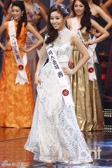 组图：2013韩国小姐决选上演泳装秀 SHINee助兴