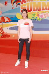 组图：无线暑期节目推介会 陈敏之美腿抢镜