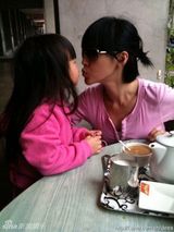 组图：小S晒与女儿合影 母女三人齐夸张做鬼脸