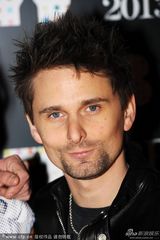 组图：2013全英音乐奖男星帅气亮相红毯