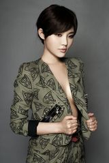 组图：女星徐冬冬上身真空 新造型尺度再突破