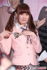 组图：SNH48台北办握手会 粉红制服可爱诱惑