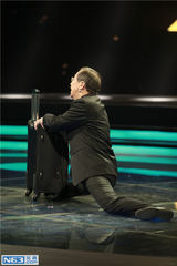 组图：《演说家》林志颖当村长 乐嘉追女支招